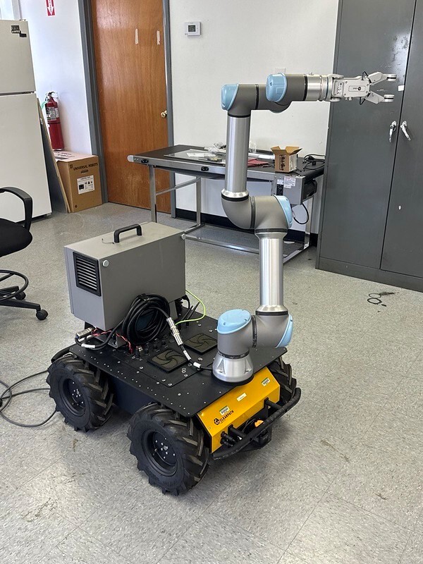 Tương lai của ngành chế biến gia cầm bao gồm tự động hóa, robot và kính thực tế ảo